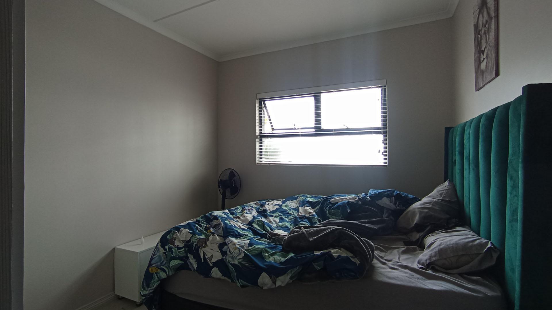 Bed Room 1 - 11 square meters of property in Erand Gardens