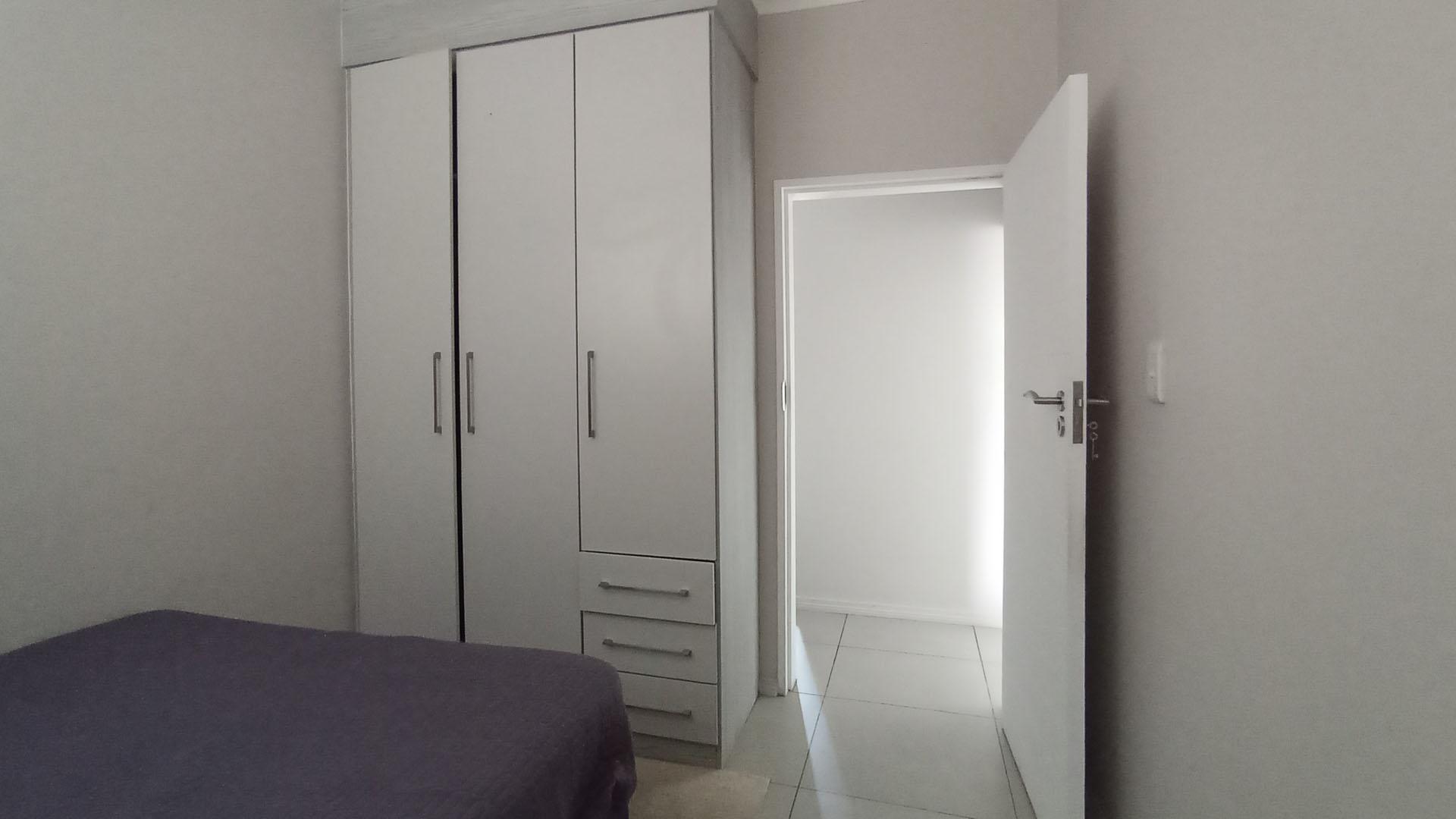 Bed Room 2 - 10 square meters of property in Erand Gardens