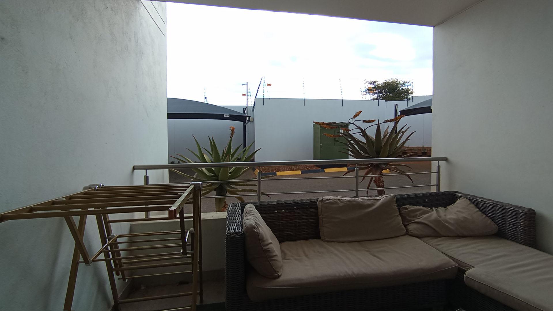 Patio - 7 square meters of property in Erand Gardens