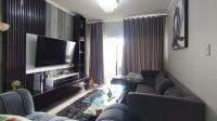 Lounges - 14 square meters of property in Erand Gardens