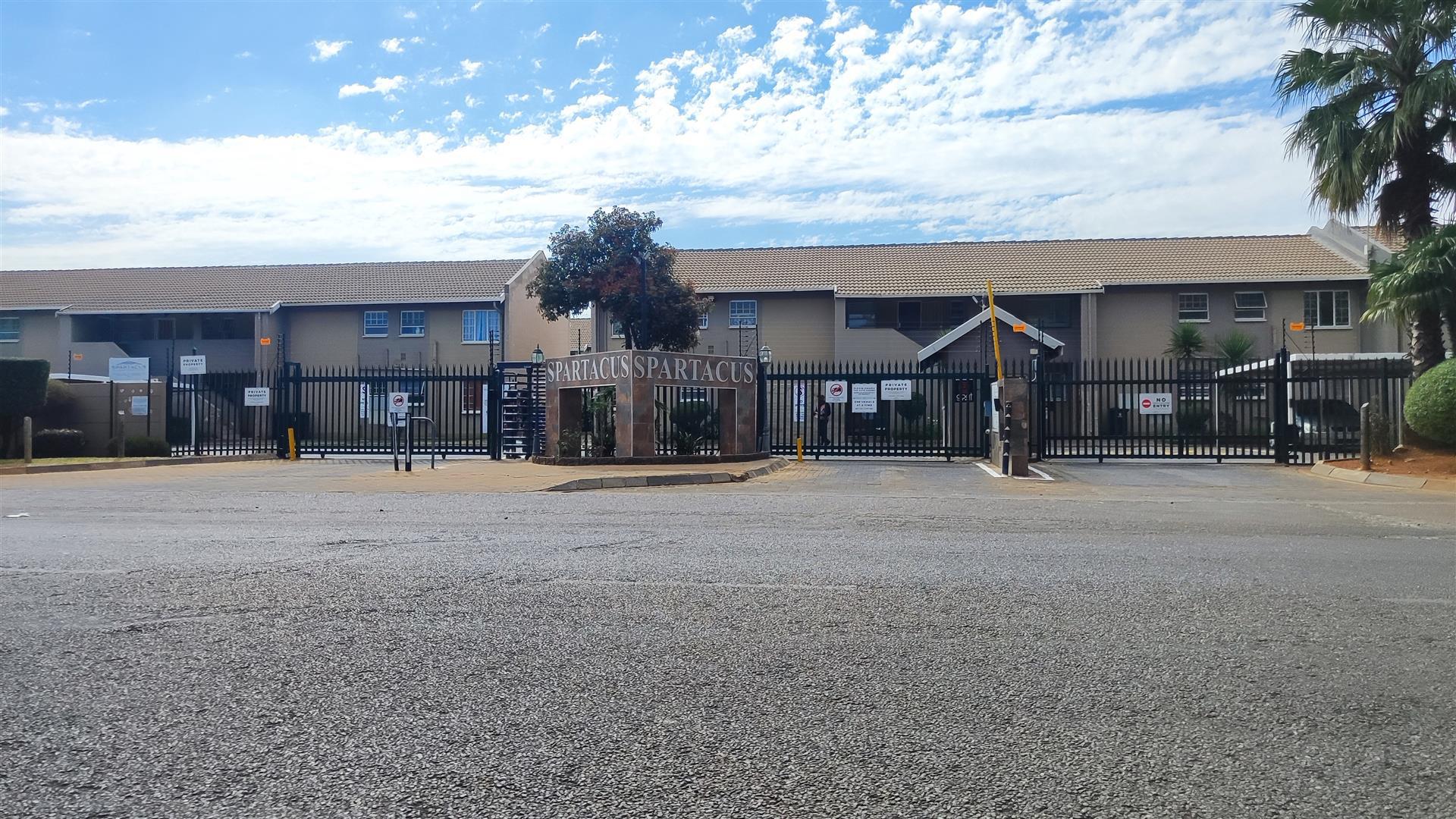 Front View of property in Ravenswood