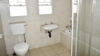 Bathroom 1 of property in Ravenswood