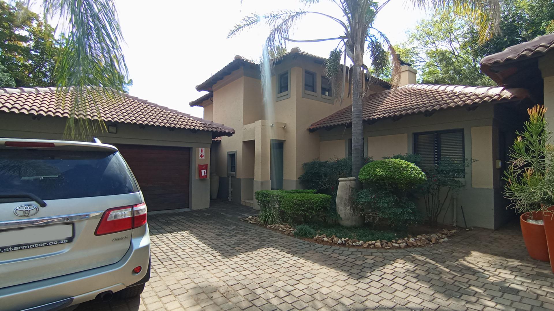 Front View of property in Menlo Park