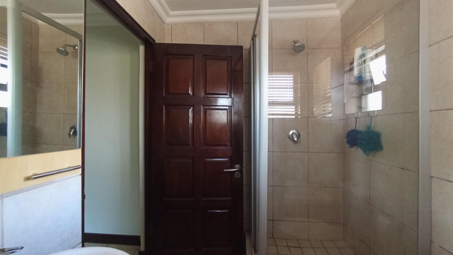Bathroom 1 - 8 square meters of property in Menlo Park