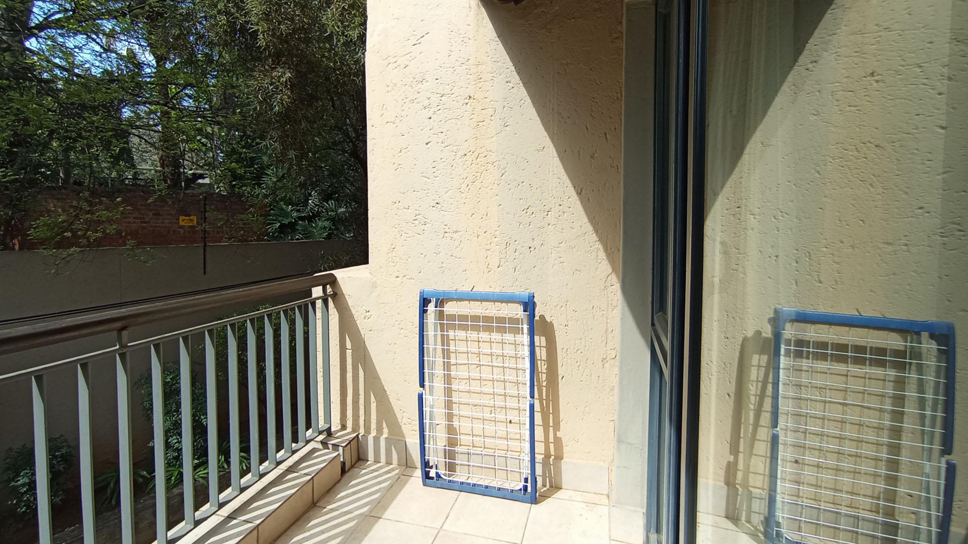 Balcony - 7 square meters of property in Menlo Park
