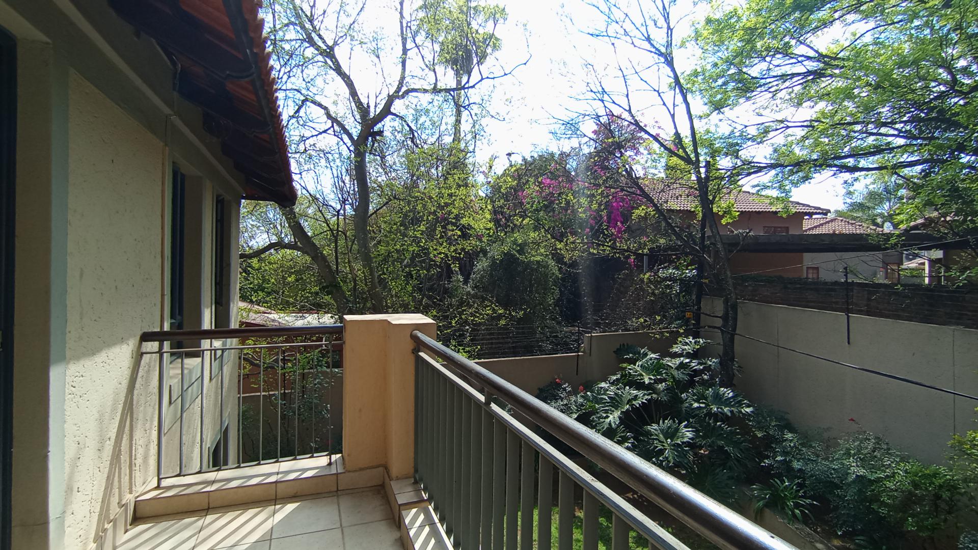 Balcony - 7 square meters of property in Menlo Park