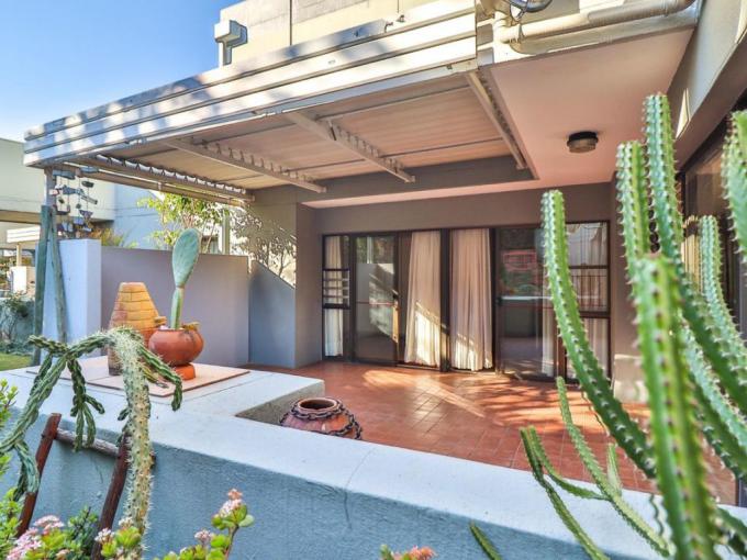 2 Bedroom Simplex for Sale For Sale in Faerie Glen - MR687102