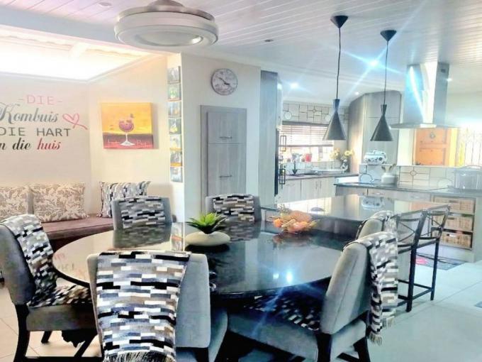 4 Bedroom House for Sale For Sale in Protea Park Remove - MR687115