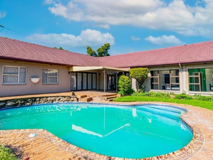 4 Bedroom House for Sale For Sale in Randhart - MR687170