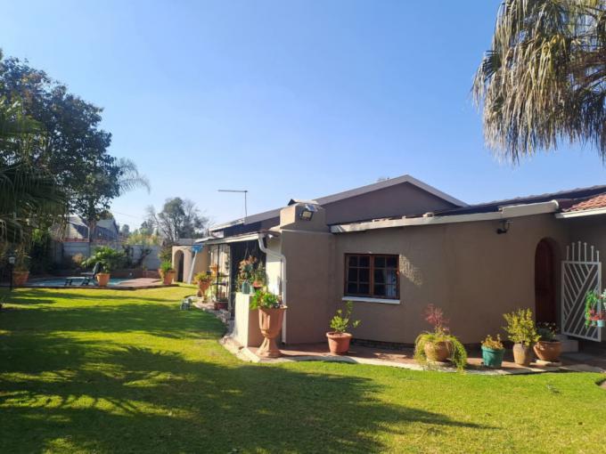 3 Bedroom House for Sale For Sale in Verwoerdpark - MR687182