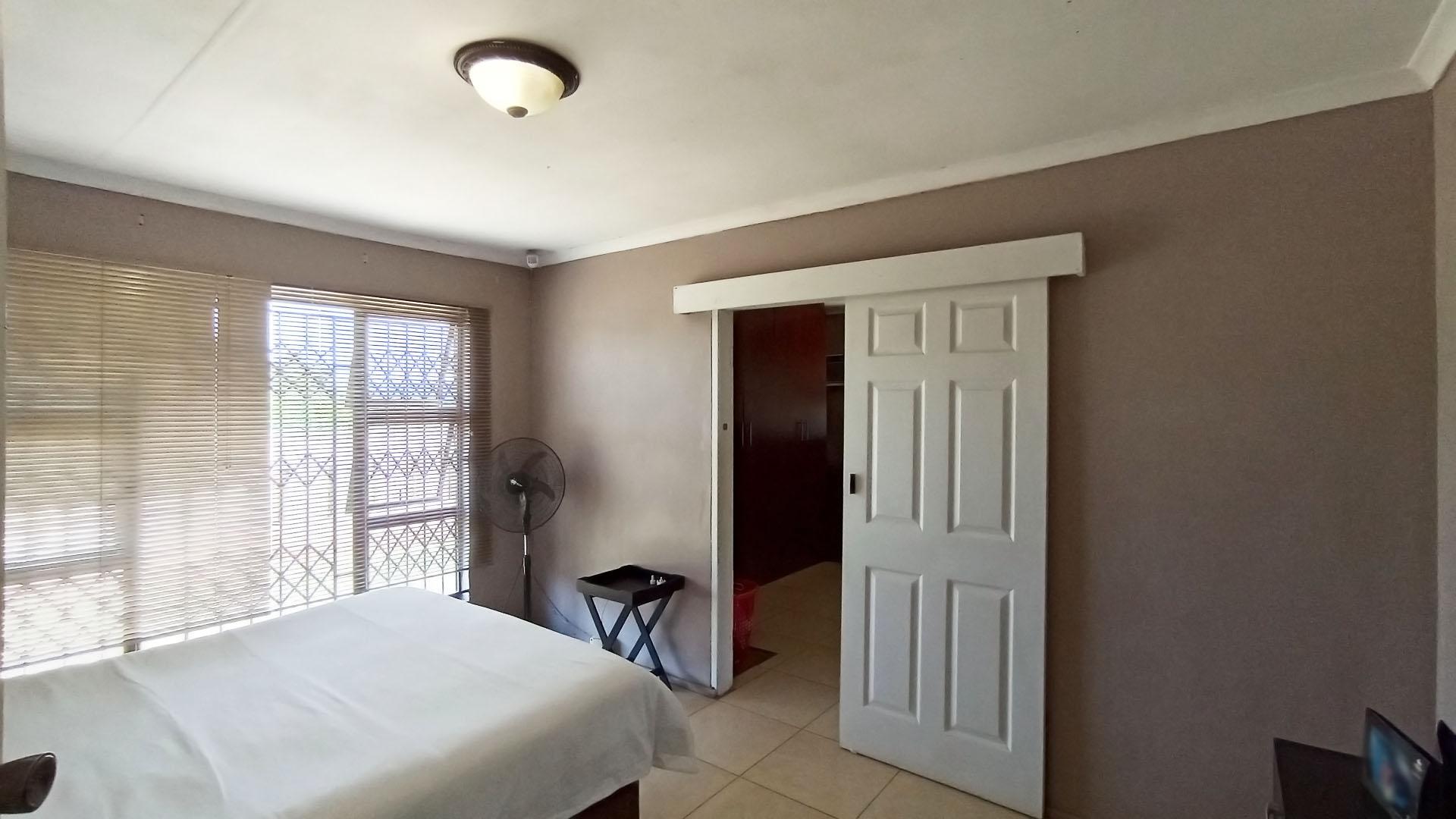 Main Bedroom - 13 square meters of property in Castlehill