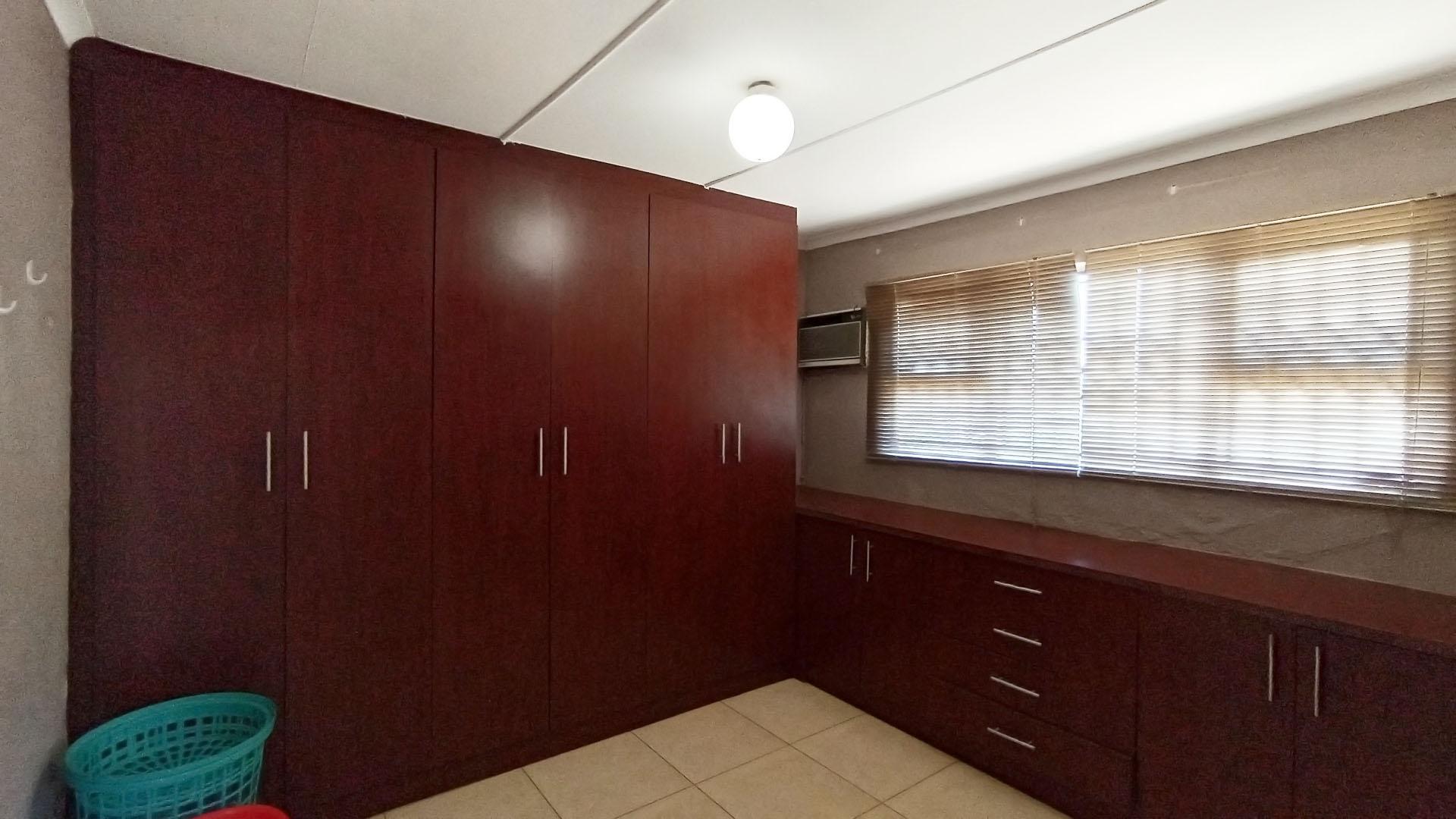 Spaces - 7 square meters of property in Castlehill