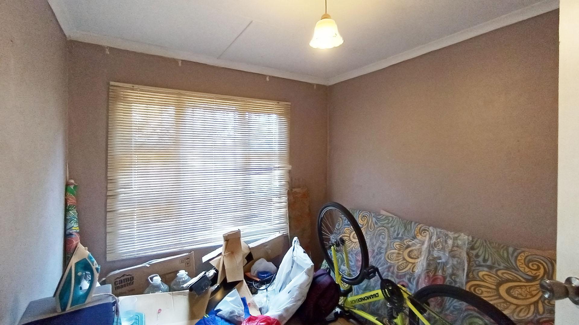 Bed Room 2 - 10 square meters of property in Castlehill