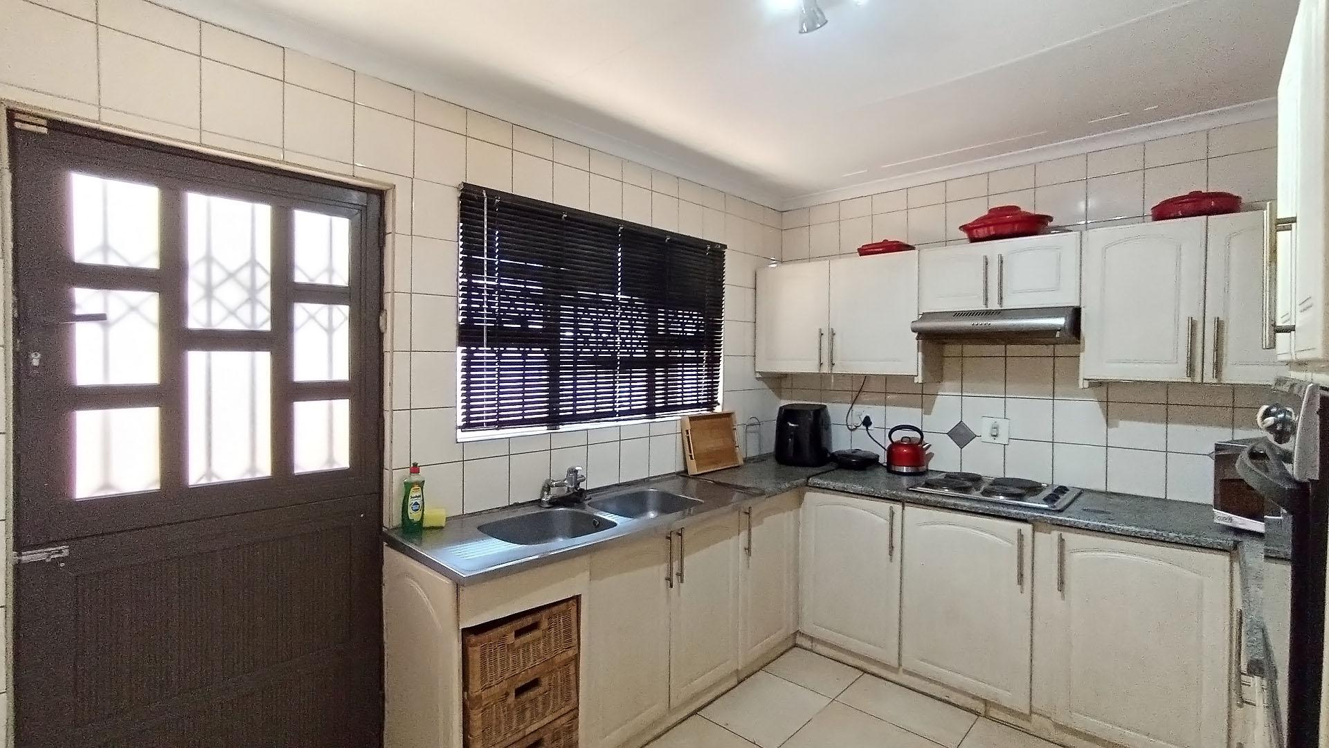 Kitchen - 12 square meters of property in Castlehill