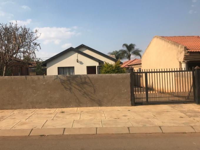 House for Sale For Sale in Soshanguve - MR687224