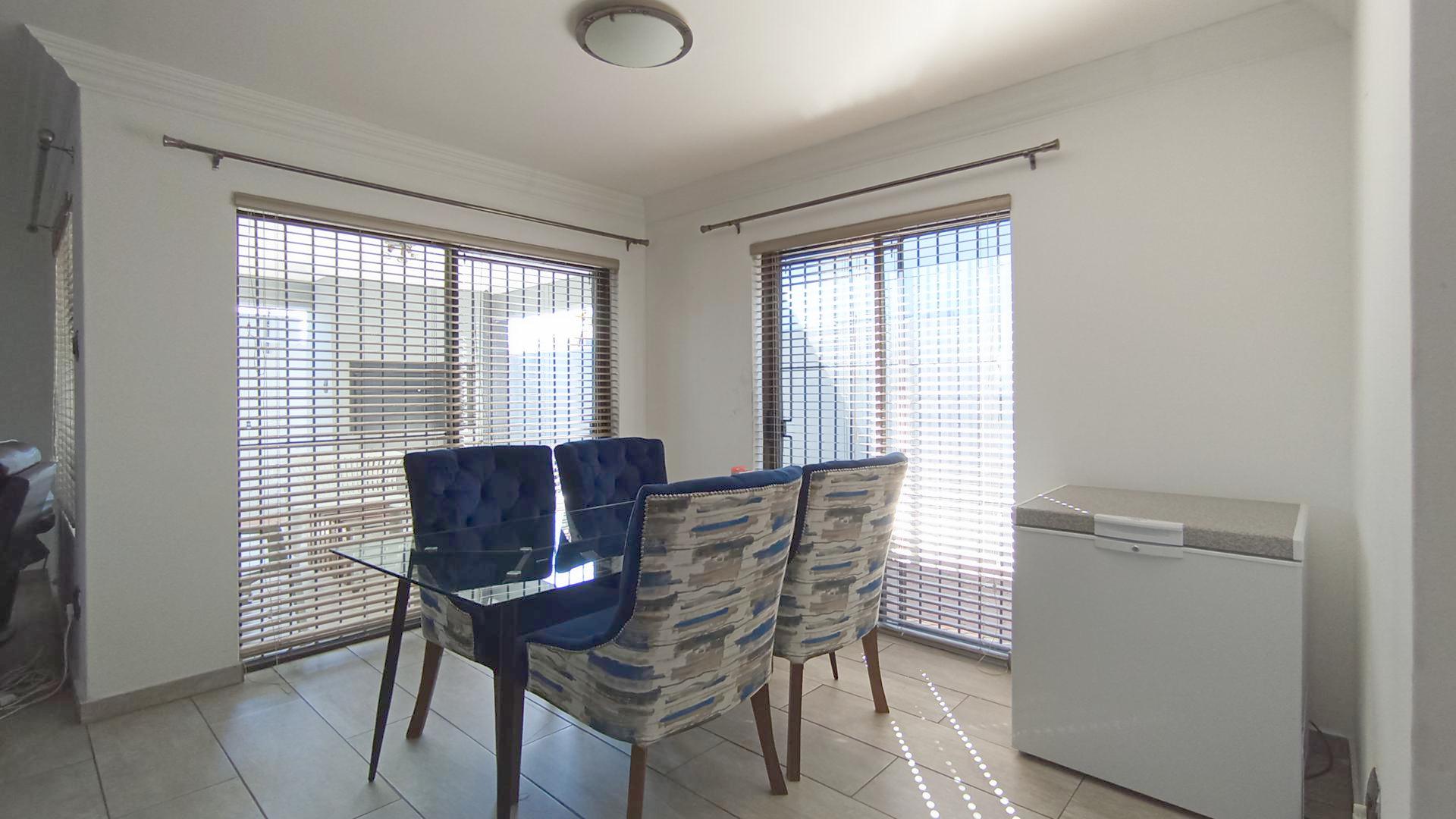 Dining Room - 18 square meters of property in Annlin