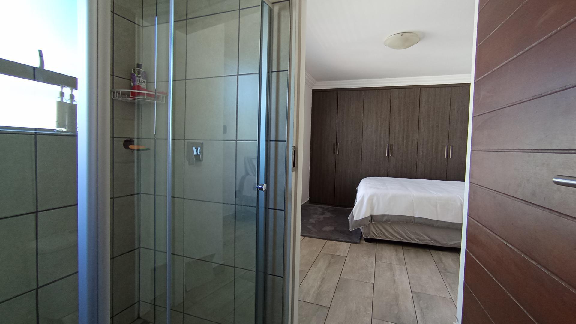 Bathroom 1 - 4 square meters of property in Annlin