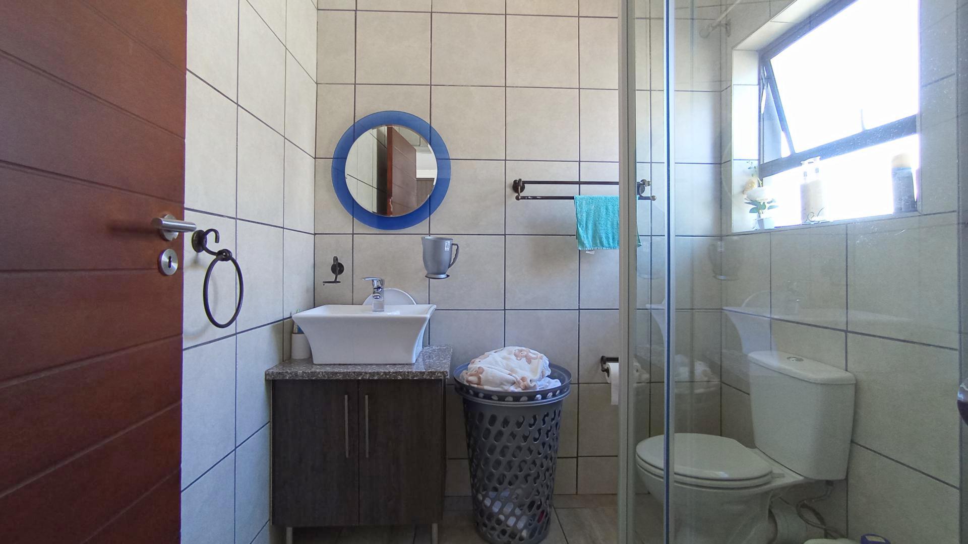 Bathroom 1 - 4 square meters of property in Annlin