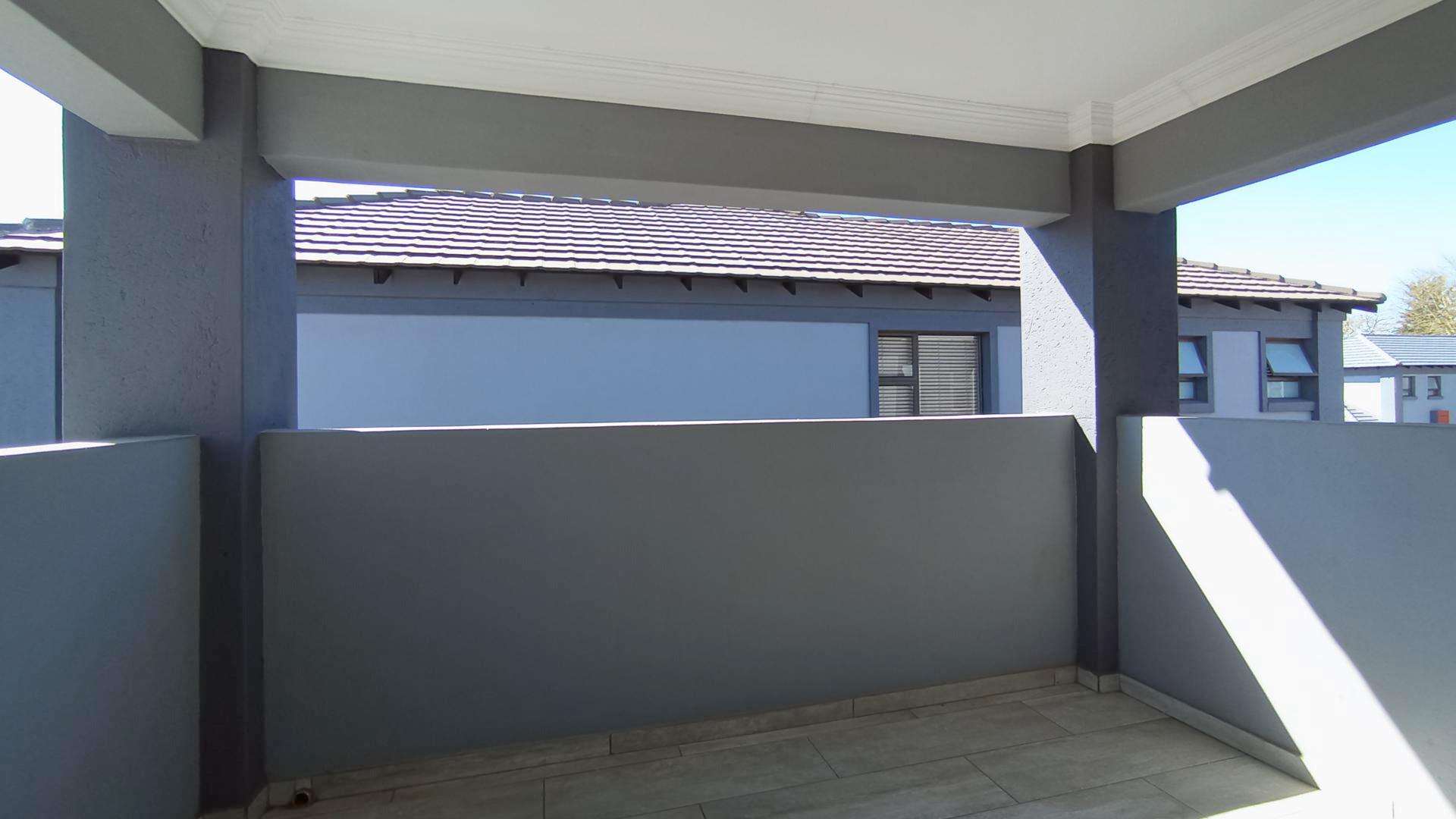 Balcony - 8 square meters of property in Annlin