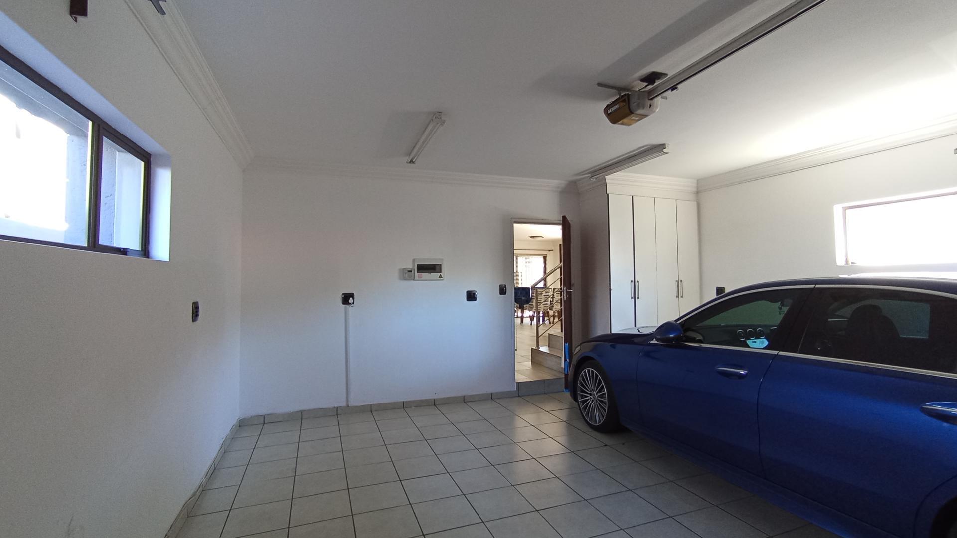 Garage of property in Annlin