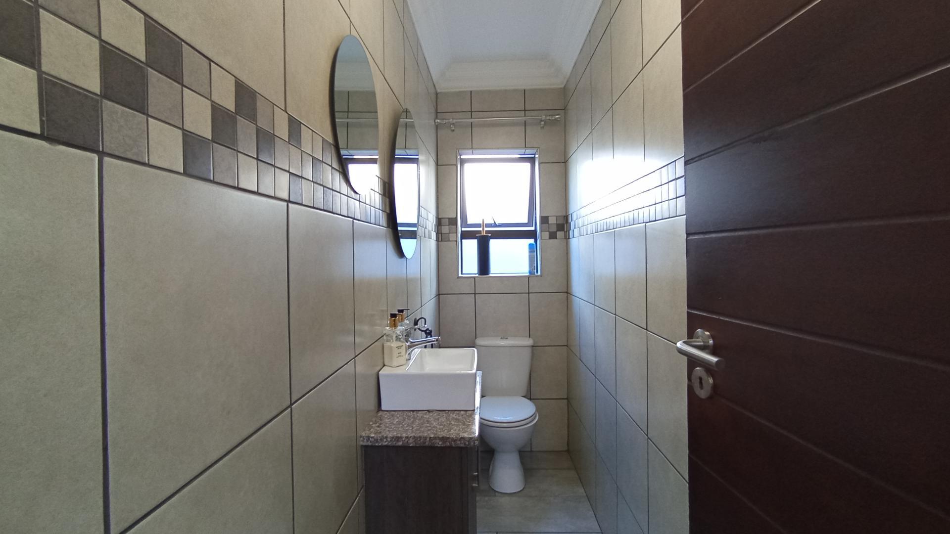 Guest Toilet - 3 square meters of property in Annlin