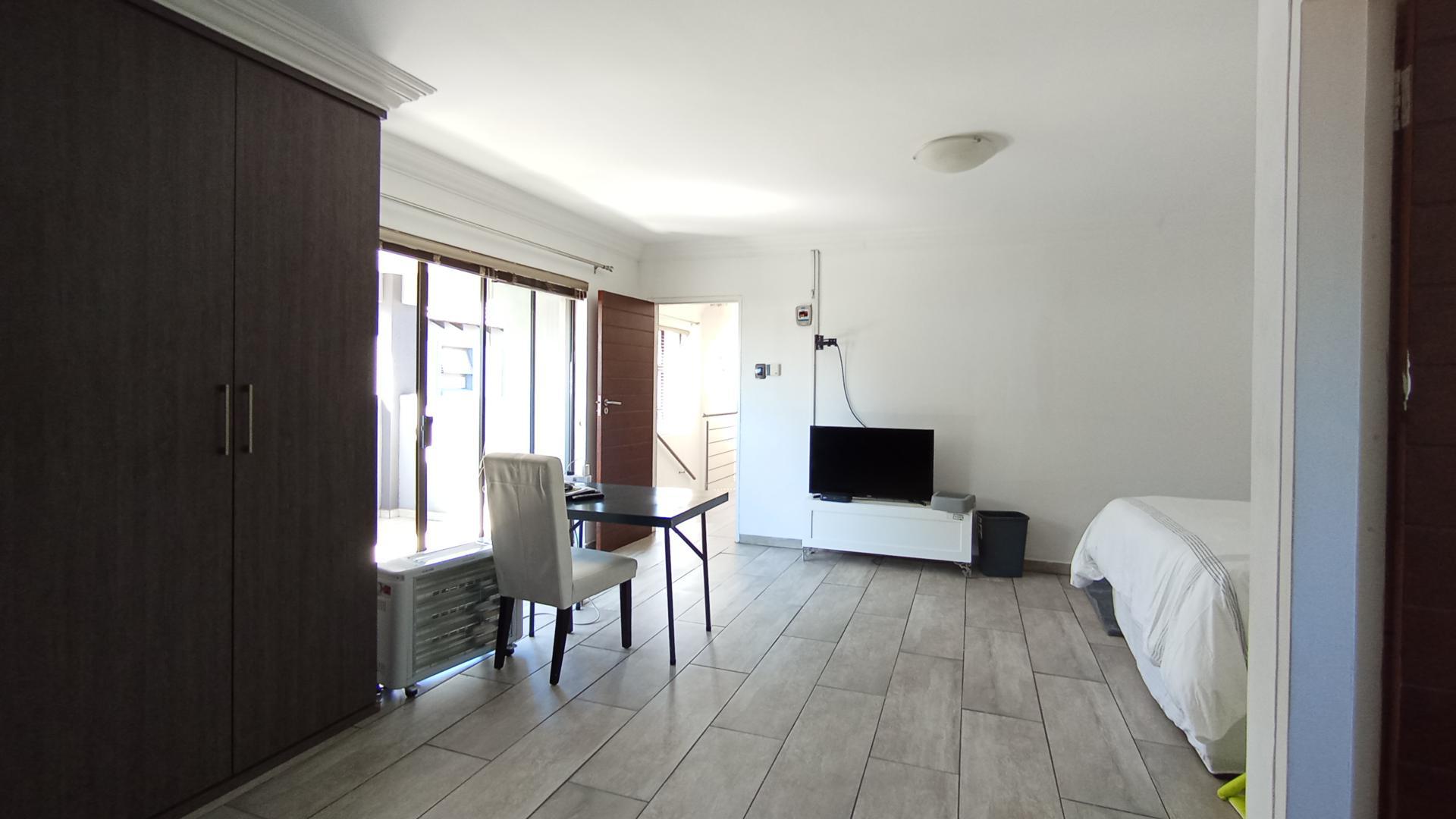 Main Bedroom - 22 square meters of property in Annlin