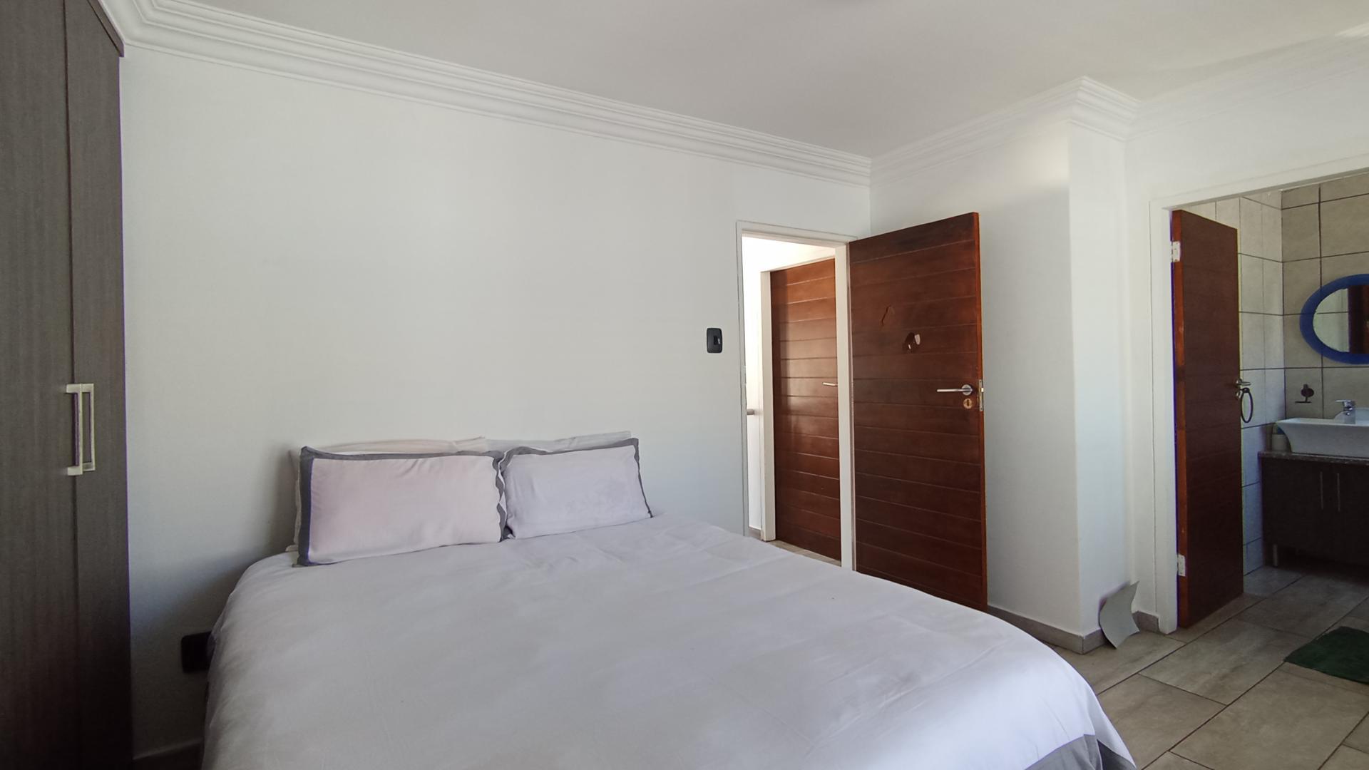 Bed Room 1 - 16 square meters of property in Annlin