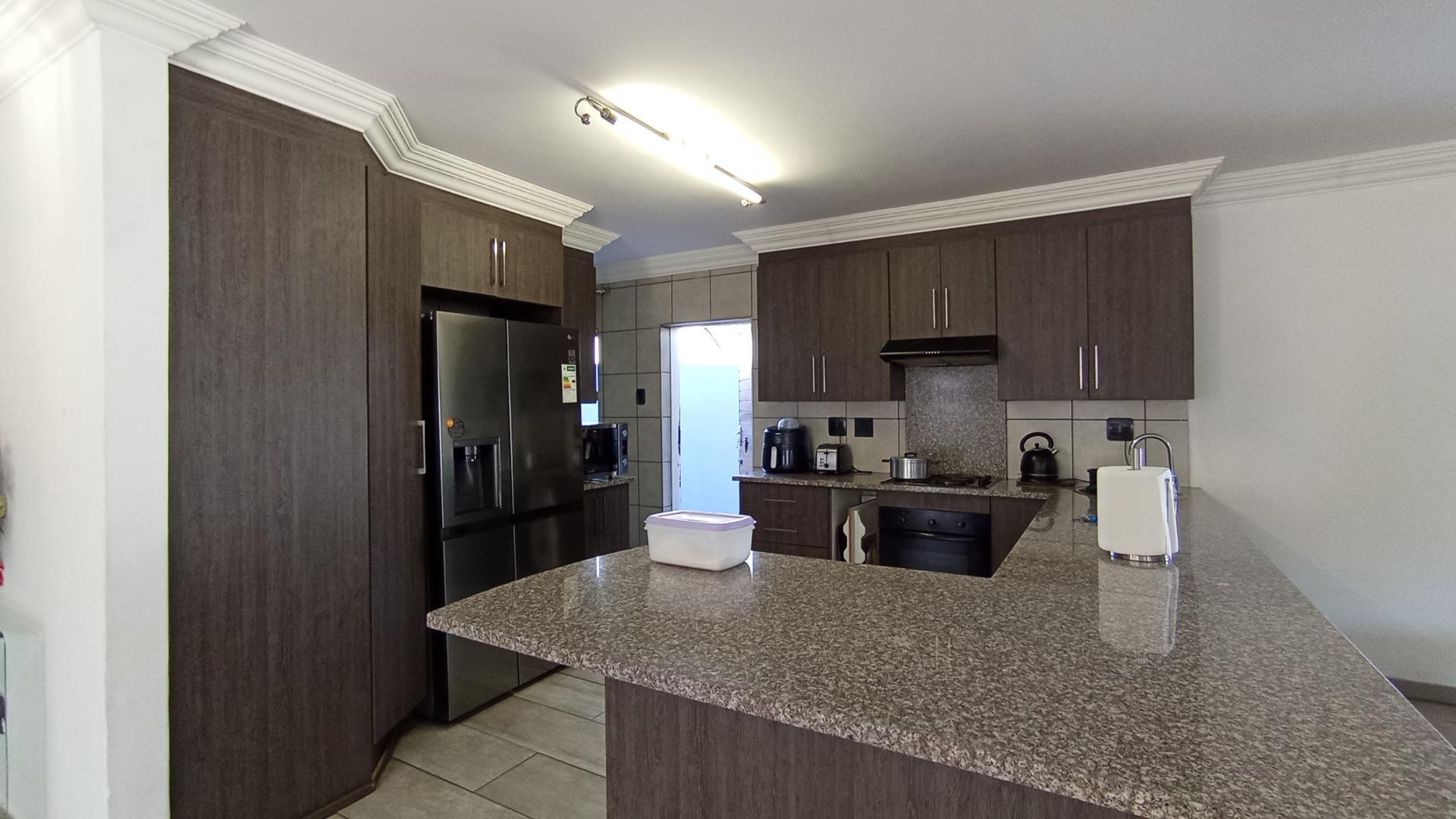 Kitchen - 14 square meters of property in Annlin