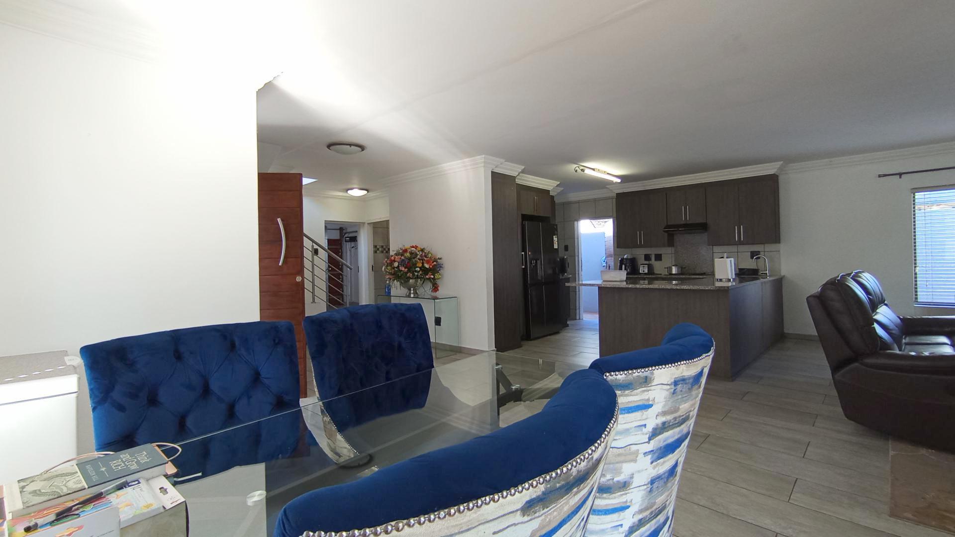 Dining Room - 18 square meters of property in Annlin