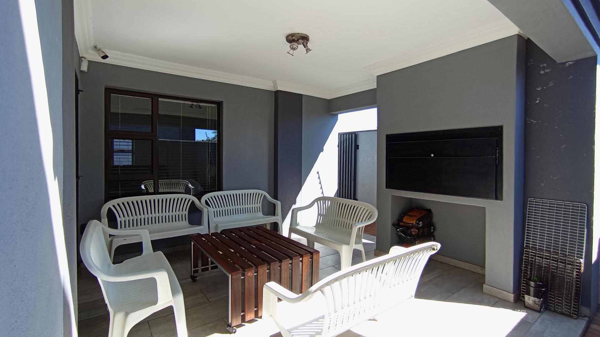 Patio - 18 square meters of property in Annlin