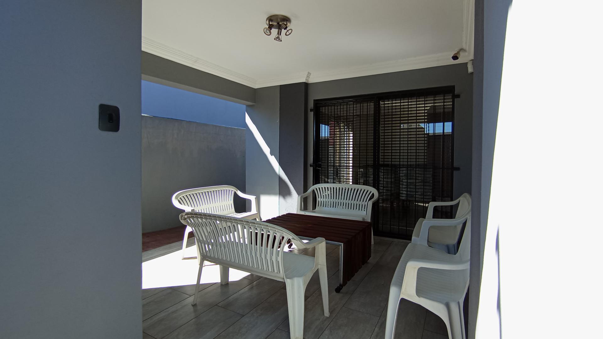 Patio - 18 square meters of property in Annlin