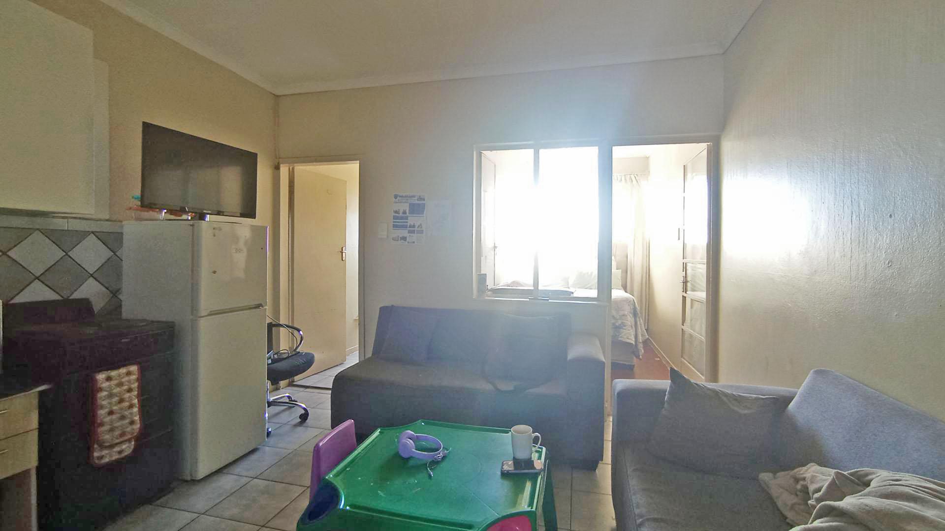 Lounges - 17 square meters of property in Muckleneuk
