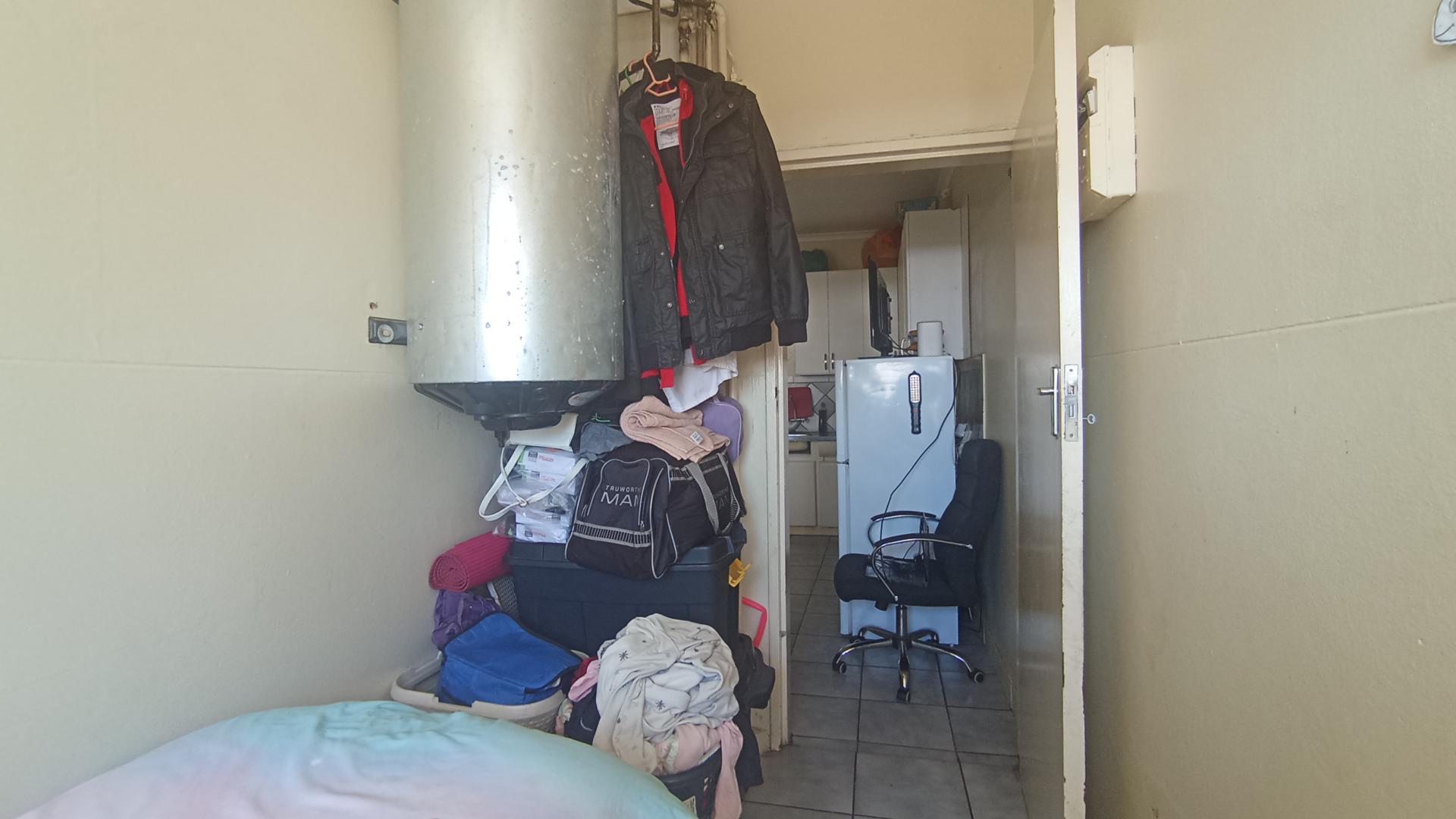 Bed Room 1 - 7 square meters of property in Muckleneuk