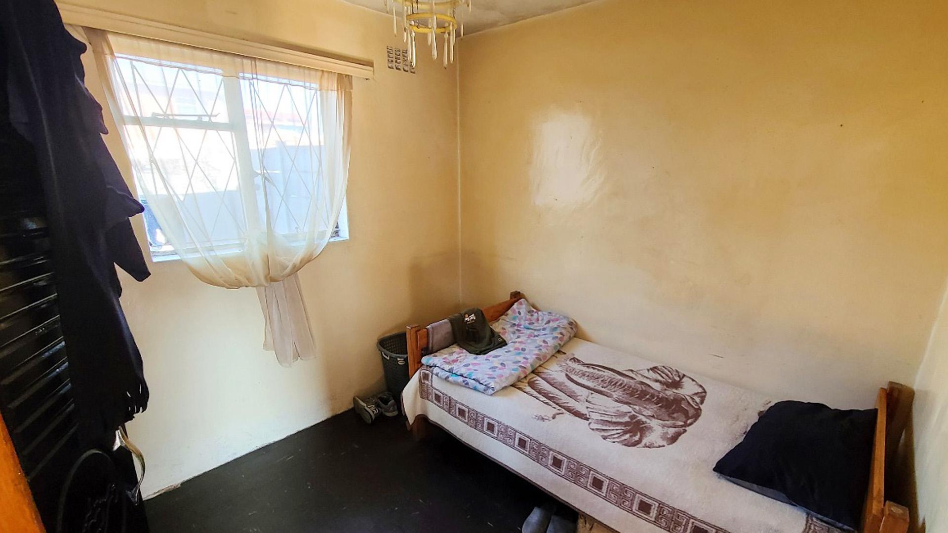 Bed Room 1 of property in Leonsdale