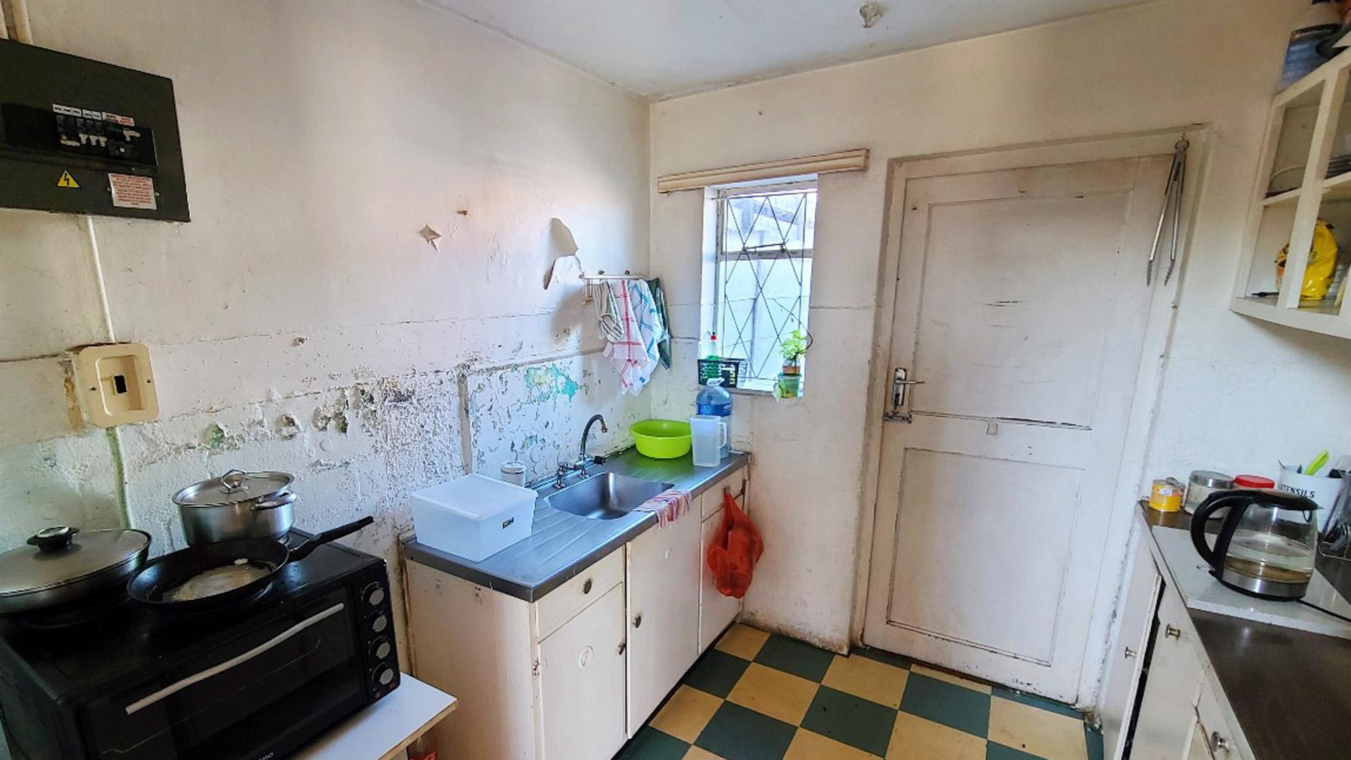 Kitchen of property in Leonsdale