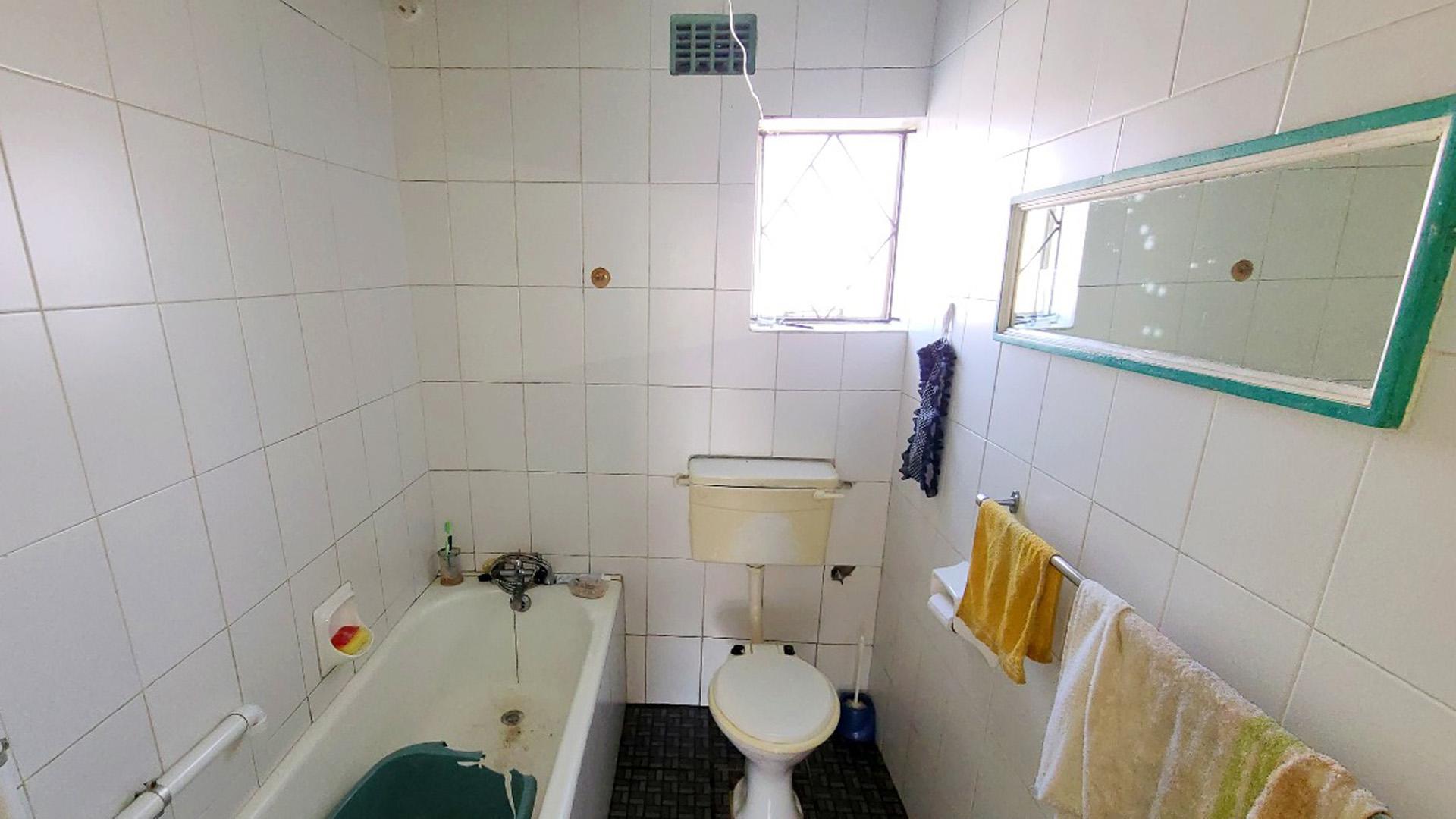 Bathroom 1 of property in Leonsdale