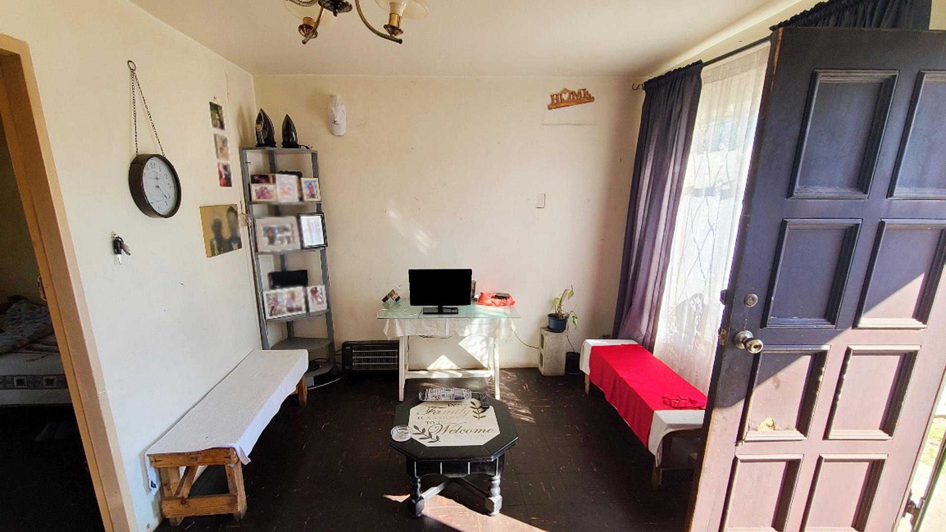 Lounges of property in Leonsdale
