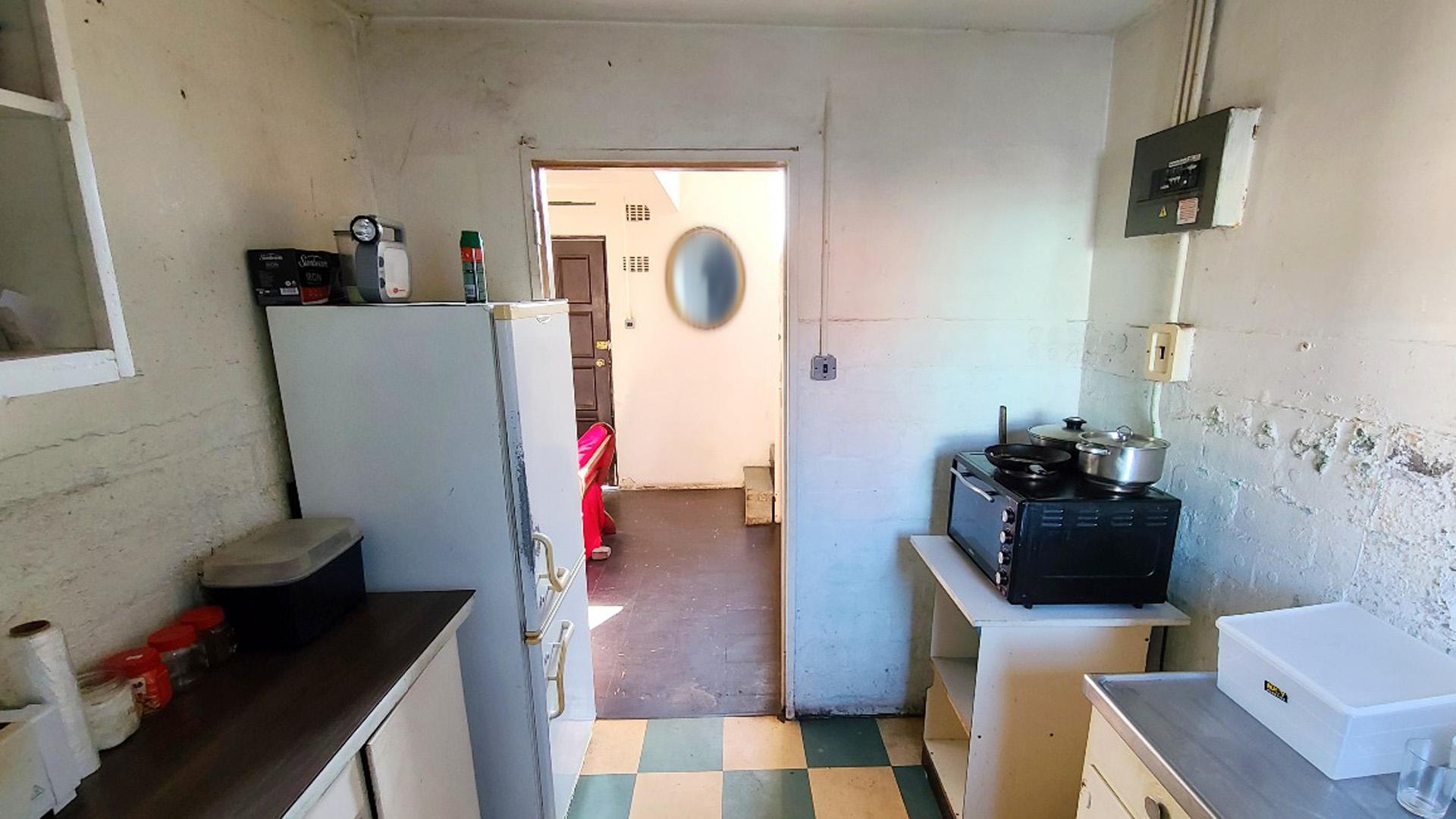 Kitchen of property in Leonsdale