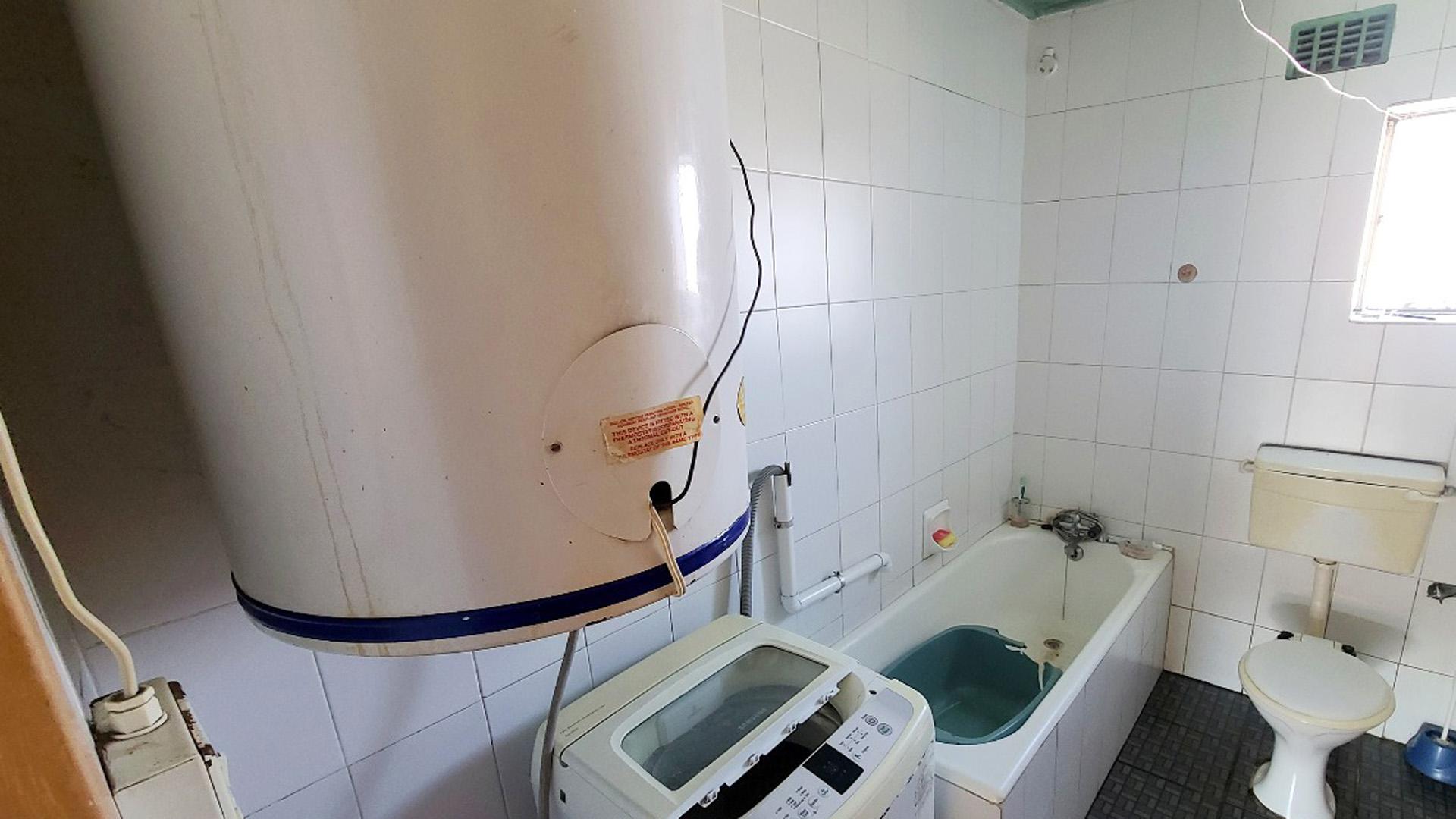 Bathroom 1 of property in Leonsdale