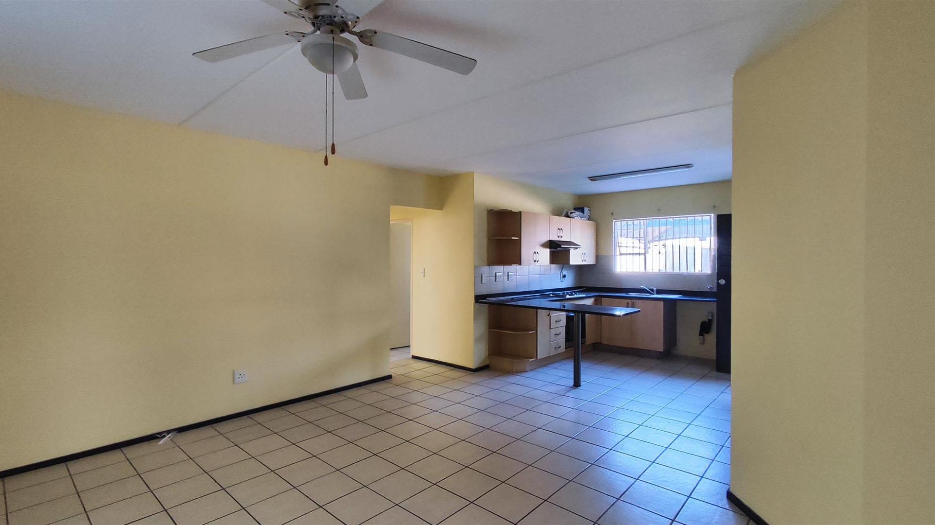 Lounges - 24 square meters of property in Bardene