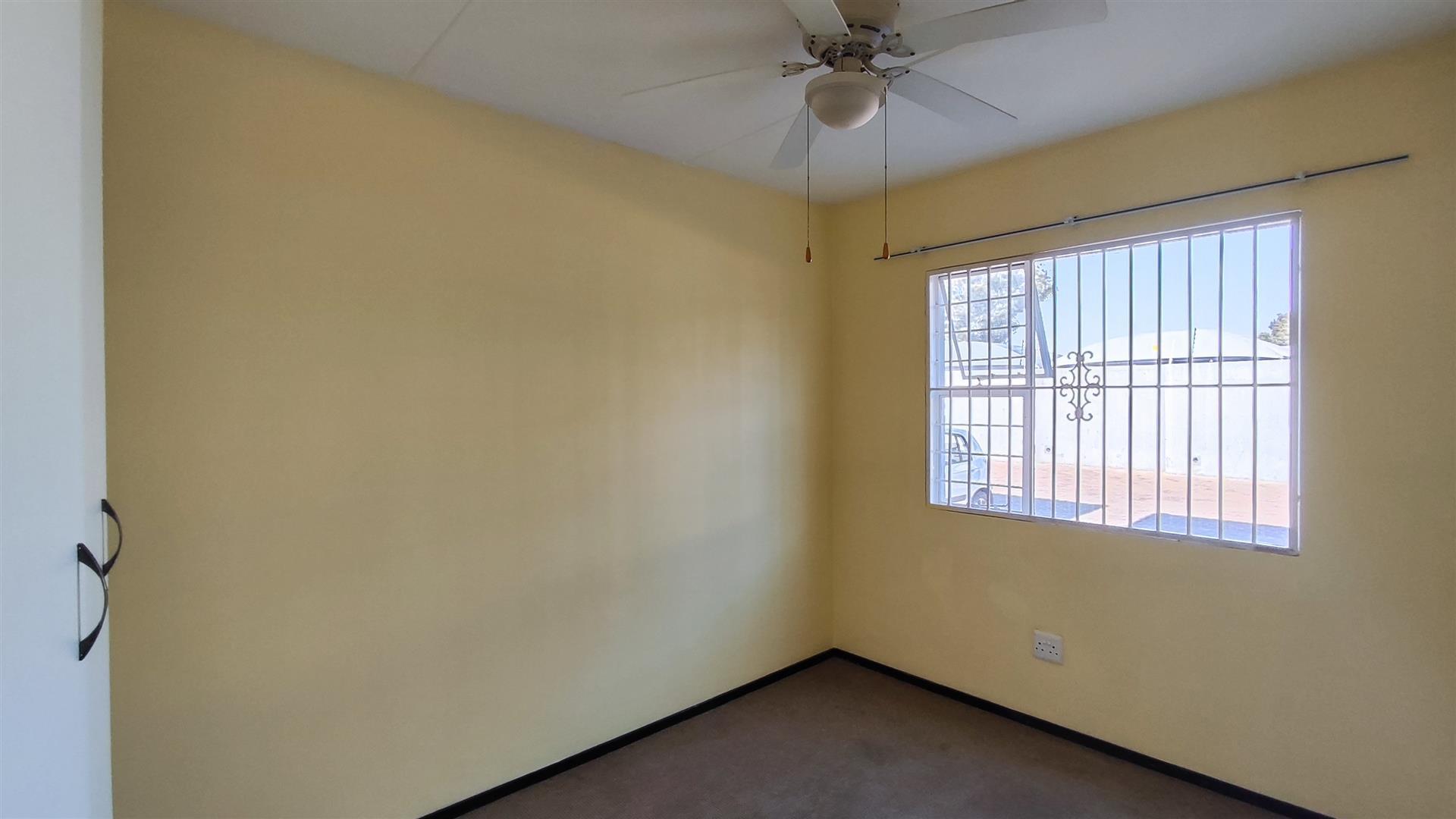 Bed Room 2 - 12 square meters of property in Bardene