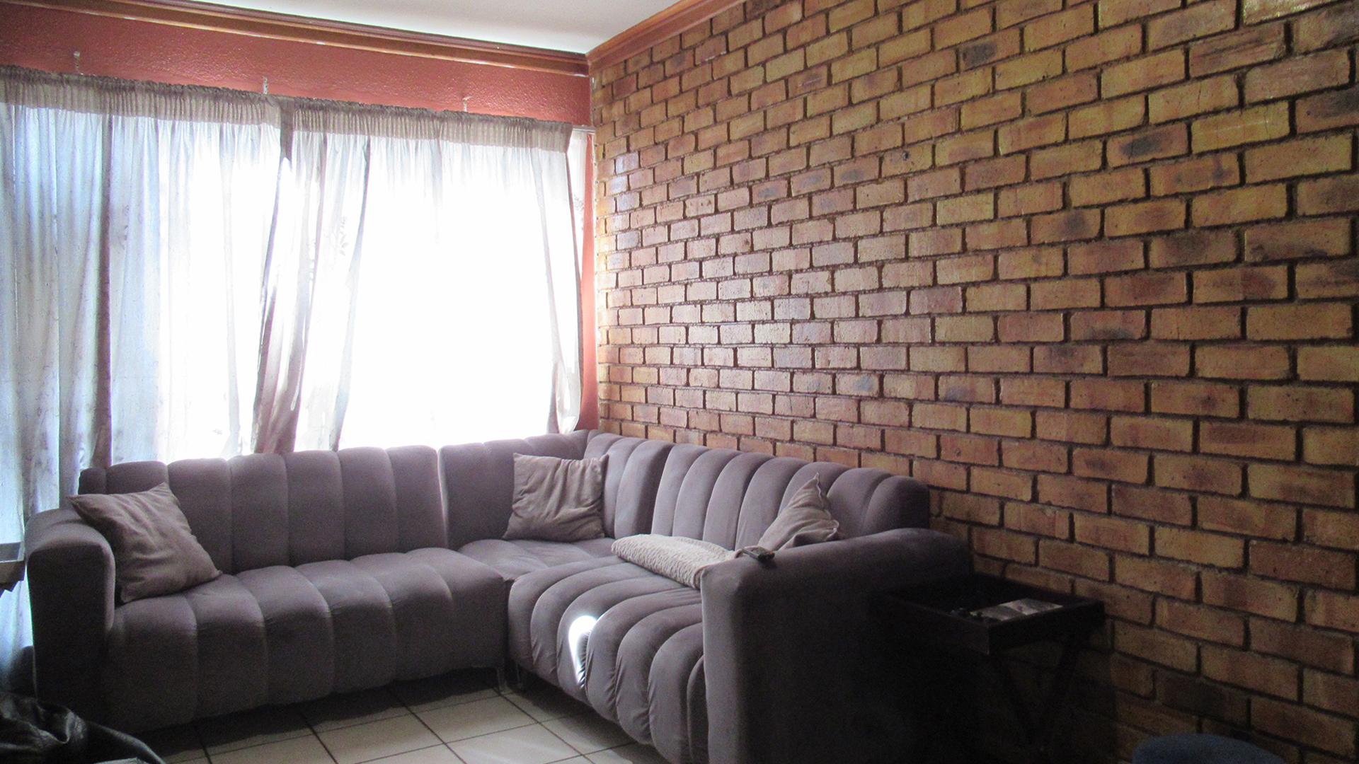 Lounges - 20 square meters of property in Florida