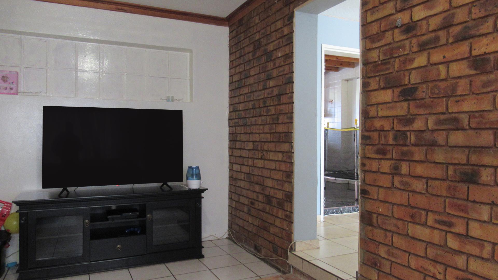 Lounges - 20 square meters of property in Florida