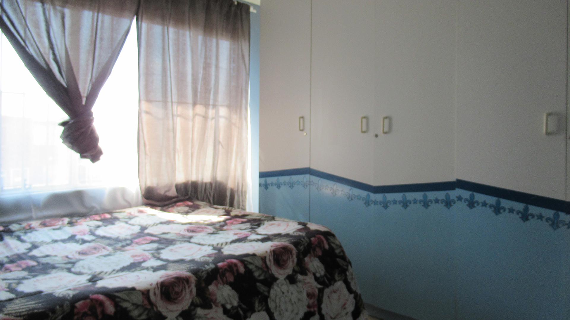 Bed Room 1 - 21 square meters of property in Florida