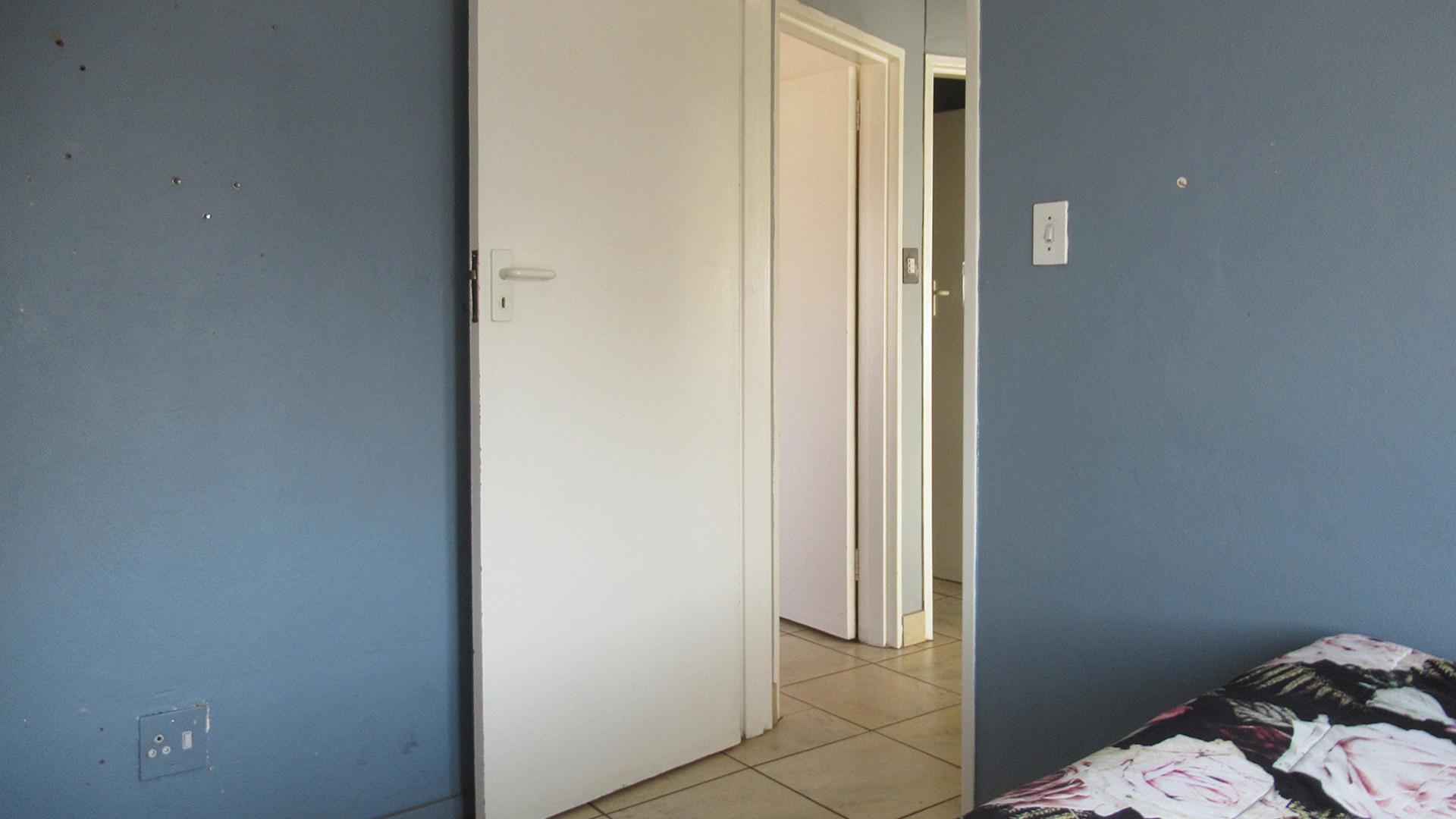 Bed Room 1 - 21 square meters of property in Florida