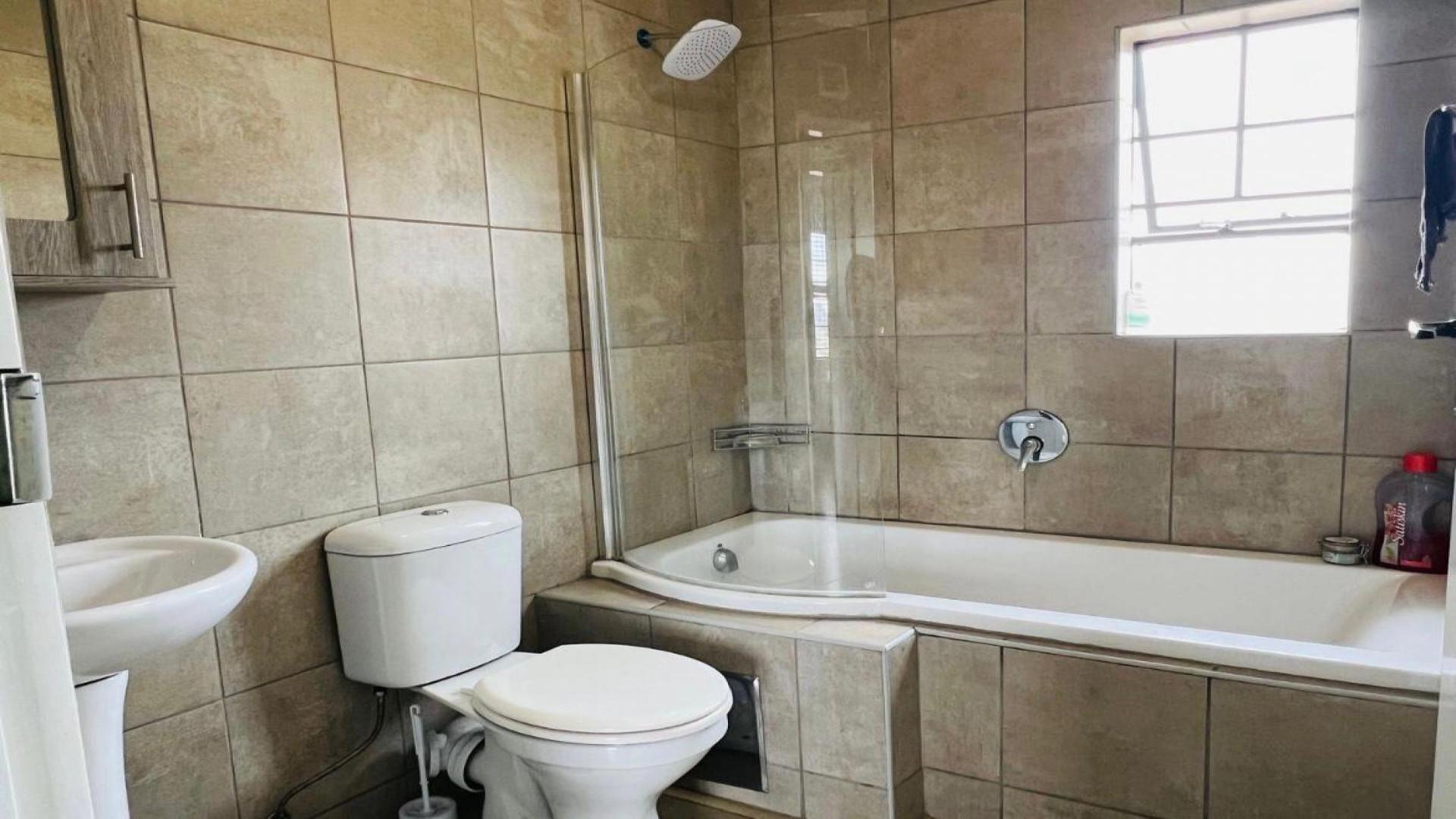 Bathroom 1 of property in Montana Tuine