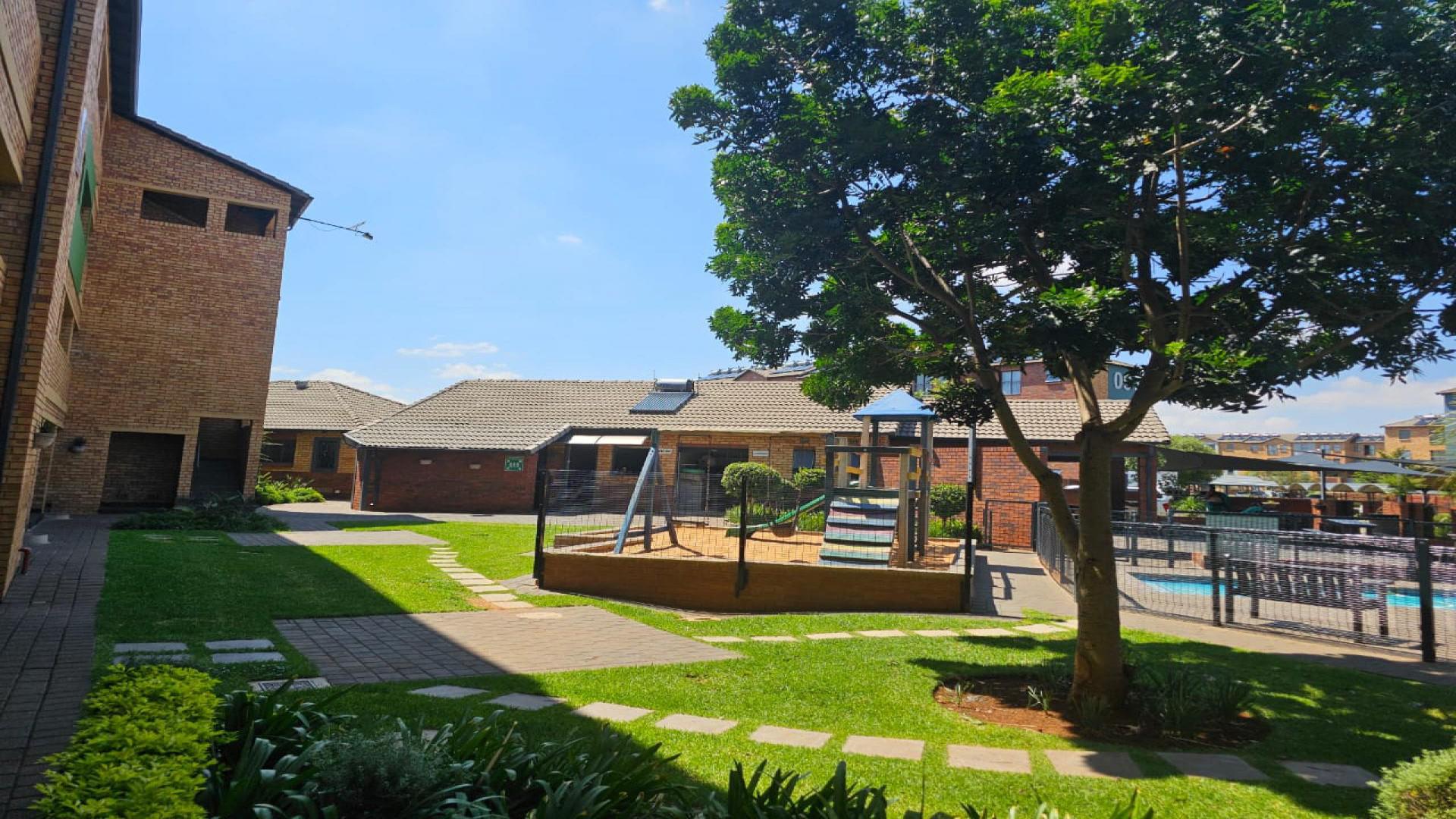 Backyard of property in Montana Tuine