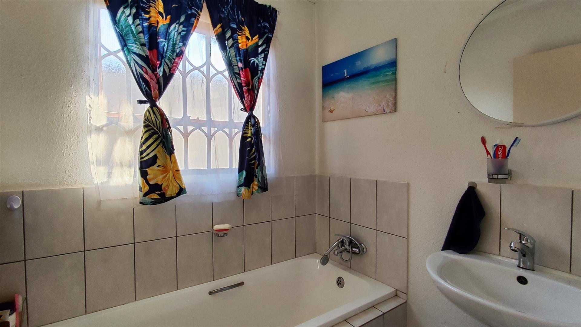 Bathroom 1 - 7 square meters of property in Vereeniging