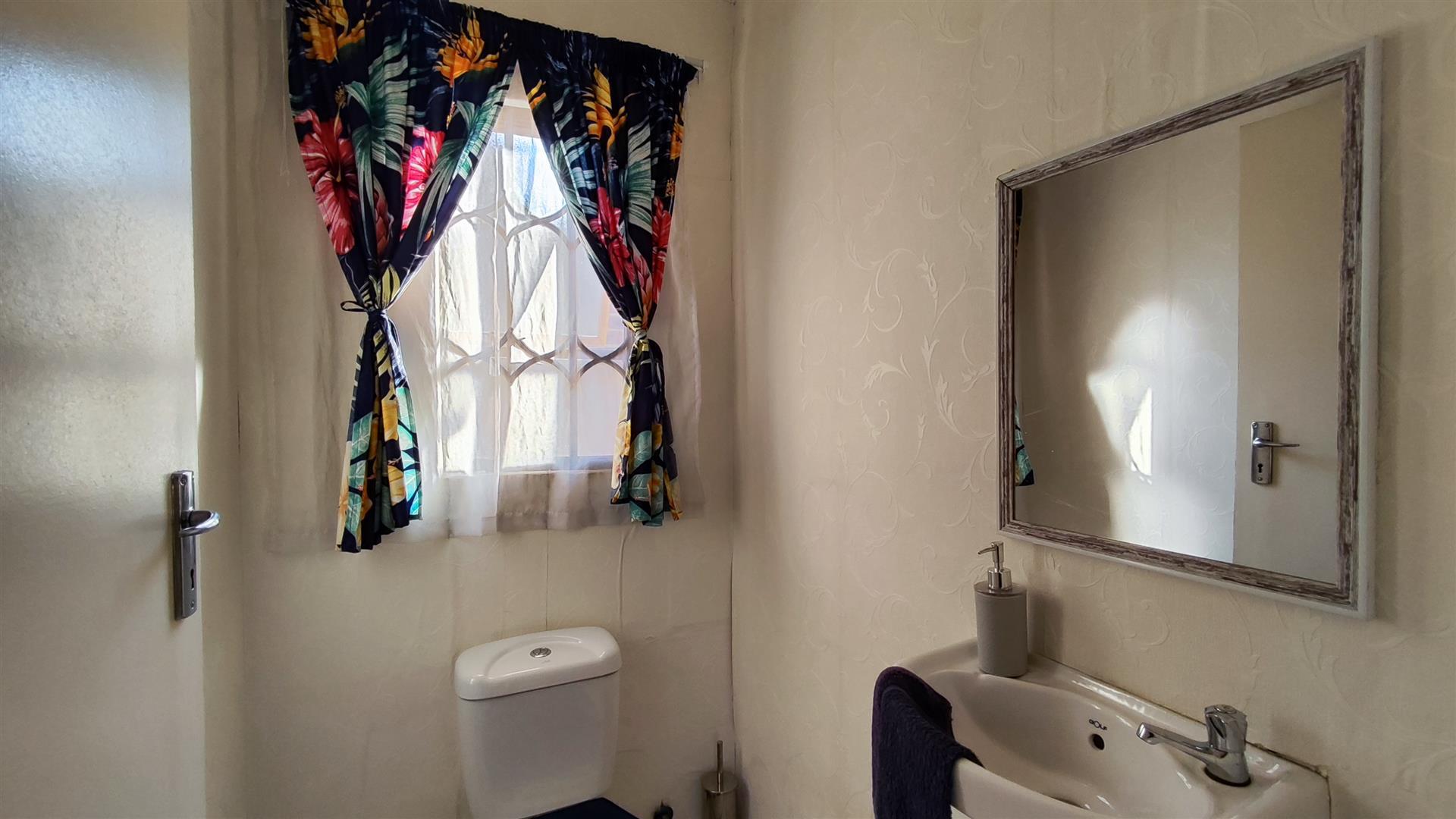 Bathroom 1 - 7 square meters of property in Vereeniging