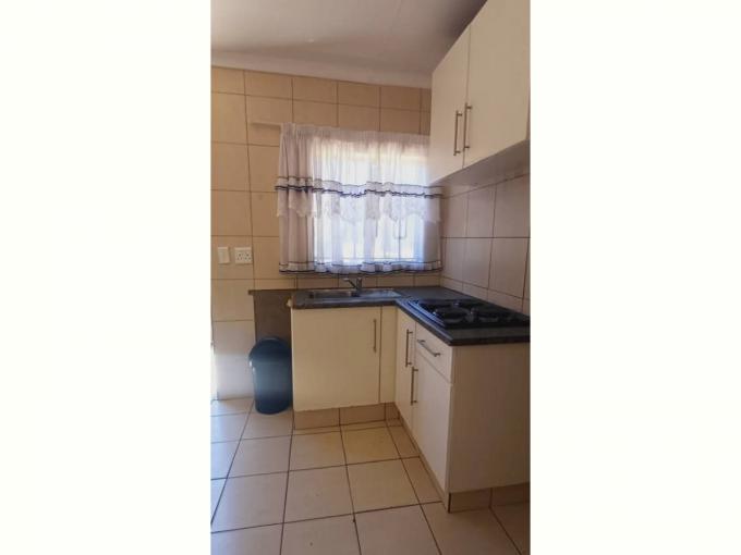 Open Plan Bachelor/Studio Apartment to Rent in Comptonville - Property to rent - MR687284